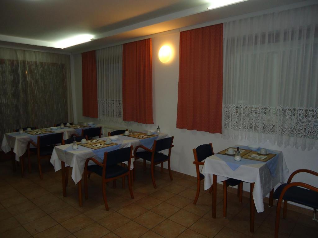 Pansion Antonio Acomodação com café da manhã Slavonski Brod Exterior foto