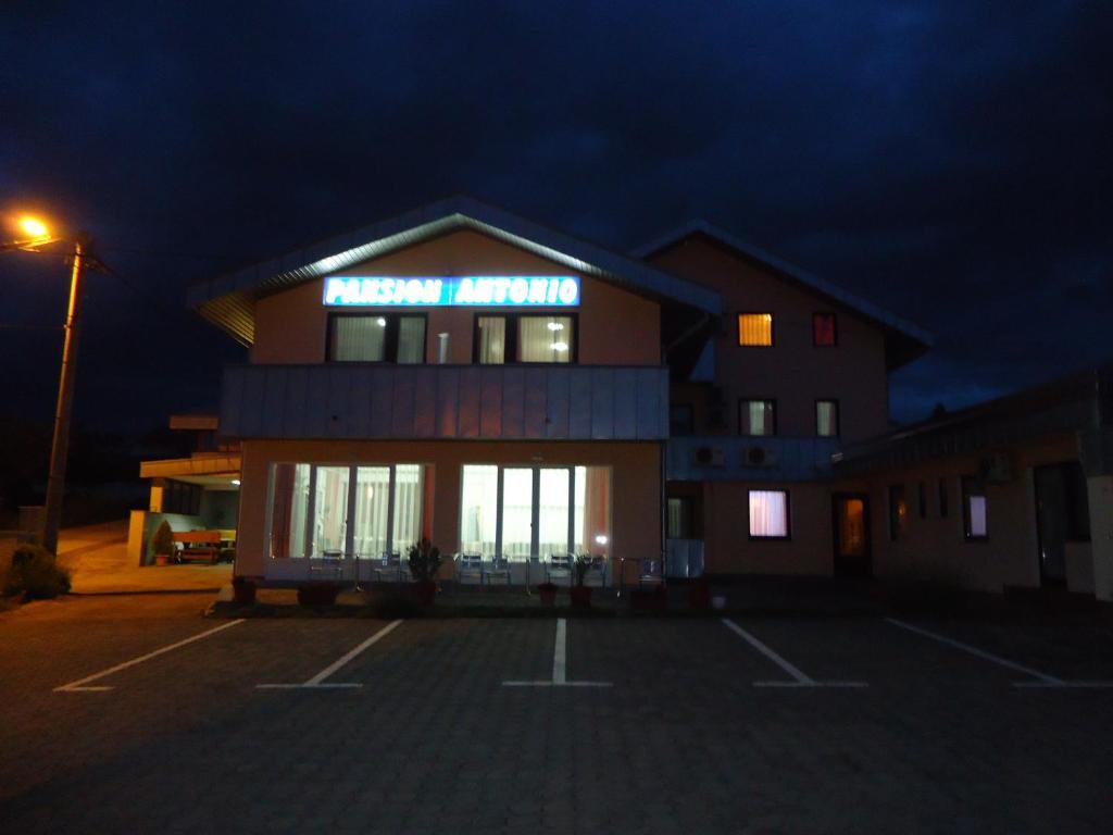 Pansion Antonio Acomodação com café da manhã Slavonski Brod Exterior foto