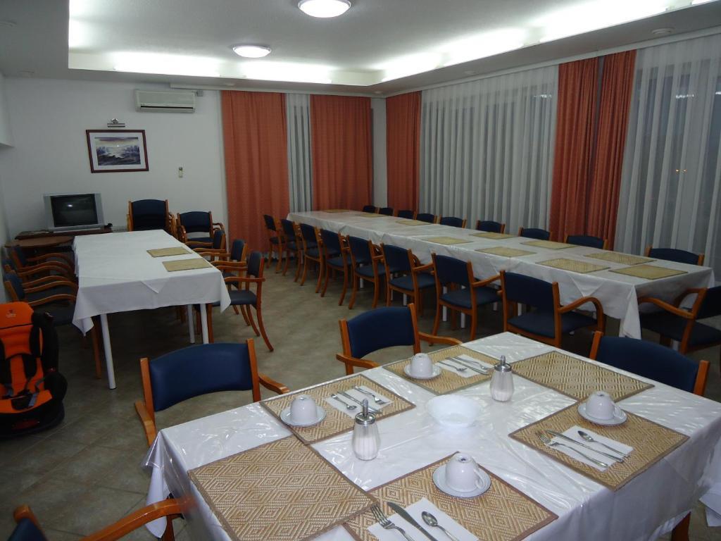 Pansion Antonio Acomodação com café da manhã Slavonski Brod Exterior foto