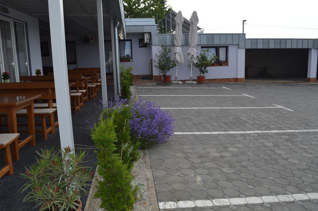 Pansion Antonio Acomodação com café da manhã Slavonski Brod Exterior foto