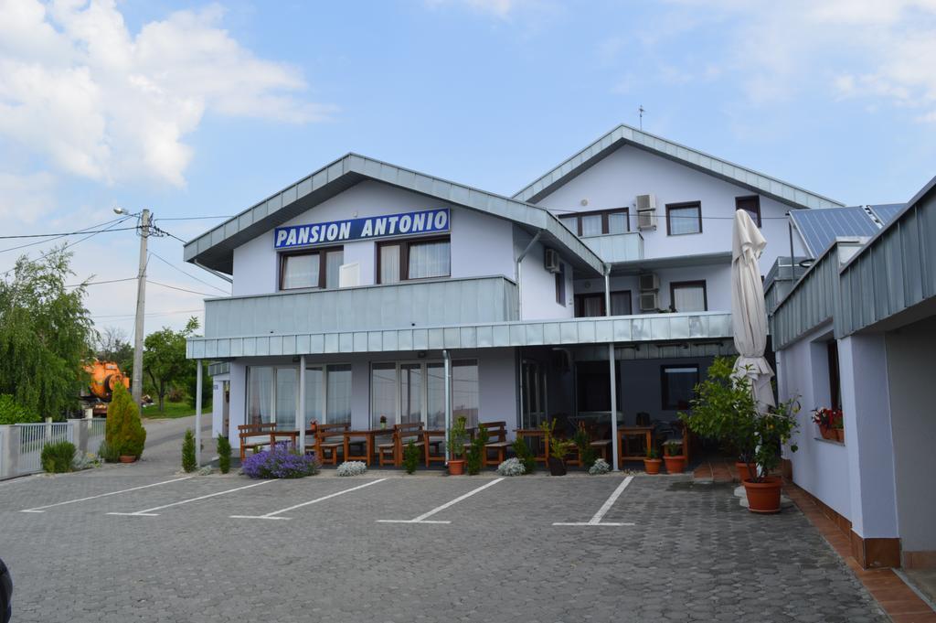 Pansion Antonio Acomodação com café da manhã Slavonski Brod Exterior foto