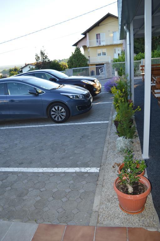 Pansion Antonio Acomodação com café da manhã Slavonski Brod Exterior foto