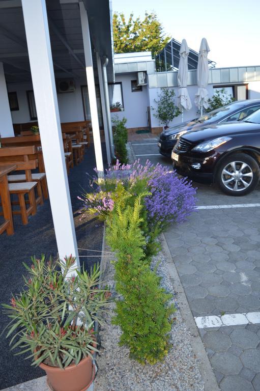 Pansion Antonio Acomodação com café da manhã Slavonski Brod Exterior foto