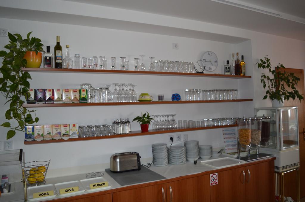 Pansion Antonio Acomodação com café da manhã Slavonski Brod Exterior foto