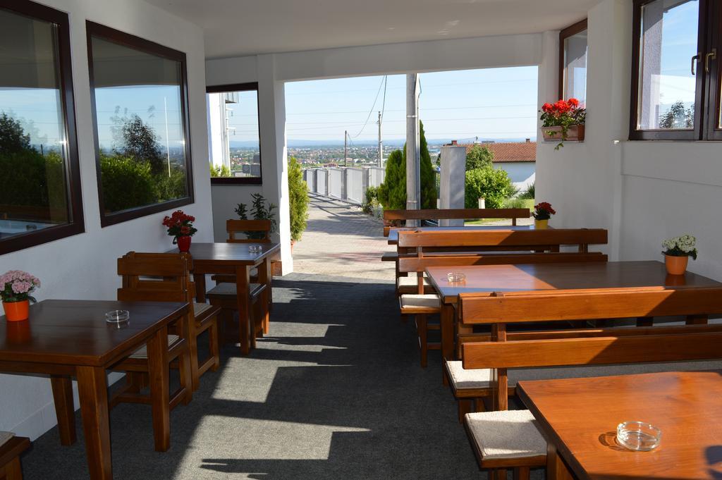 Pansion Antonio Acomodação com café da manhã Slavonski Brod Exterior foto