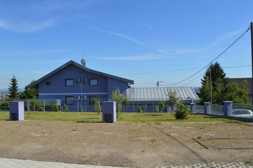 Pansion Antonio Acomodação com café da manhã Slavonski Brod Exterior foto
