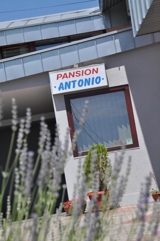 Pansion Antonio Acomodação com café da manhã Slavonski Brod Exterior foto