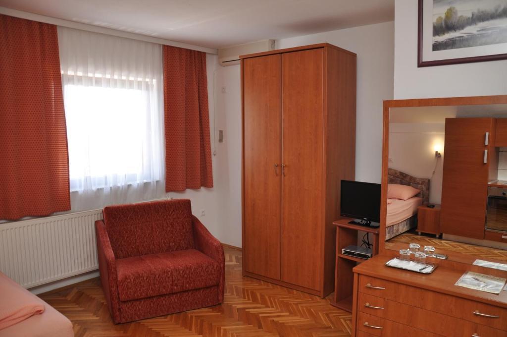 Pansion Antonio Acomodação com café da manhã Slavonski Brod Exterior foto