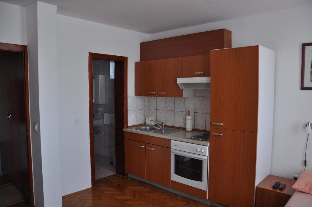 Pansion Antonio Acomodação com café da manhã Slavonski Brod Exterior foto